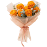 Букет из оранжевых хризантем с эвкалиптом «Рыжий аппетит»